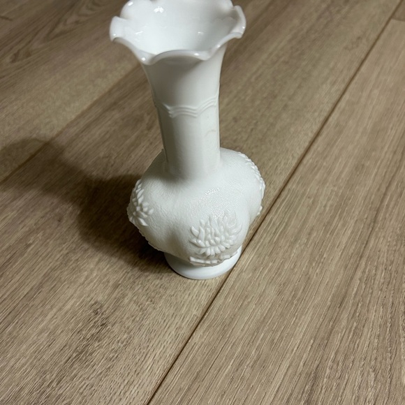 Vintage Imperial White Milk Glass Vase w/ Raised Chrysanthemum Design. 6” H - Picture 2 of 6